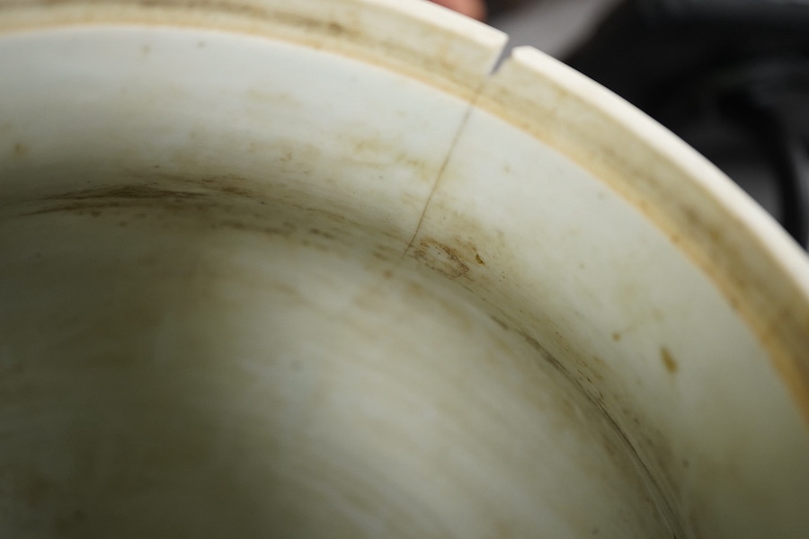 A large Chinese Transitional blue and white jar and cover, mid 17th century